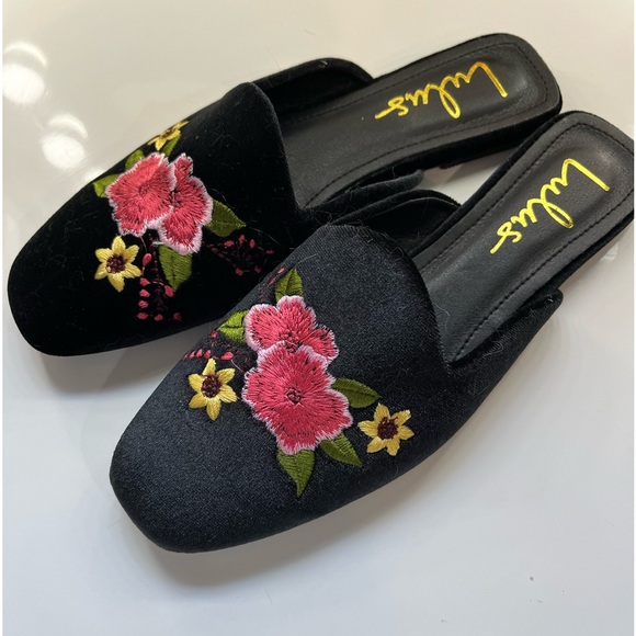 Lulus Black Velvet Embroidered floral, slip ons,loafers, slides, size 7 - Picture 3 of 7